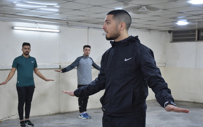 كلية التربية البدنية وعلوم الرياضة تنظم محاضرة عملية عن اساسيات لعبة المبارزة 