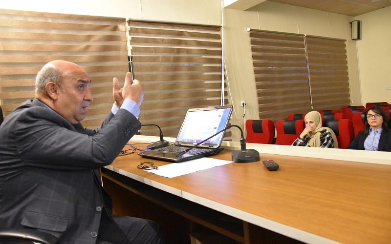 كلية التربية البدنية وعلوم الرياضة تنظم محاضرة عن اساسيات كتابة البحث العلمي لطلبة الدراسات العليا 