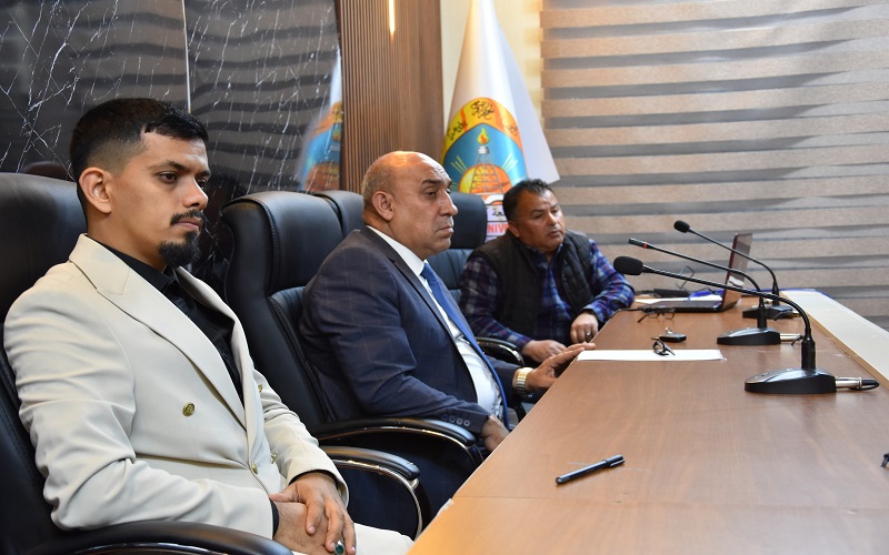 كلية التربية البدنية وعلوم الرياضة تنظم محاضرة نوعية علمية عن العلاج بالكمادات الحارة والباردة وطرق استخدامها 