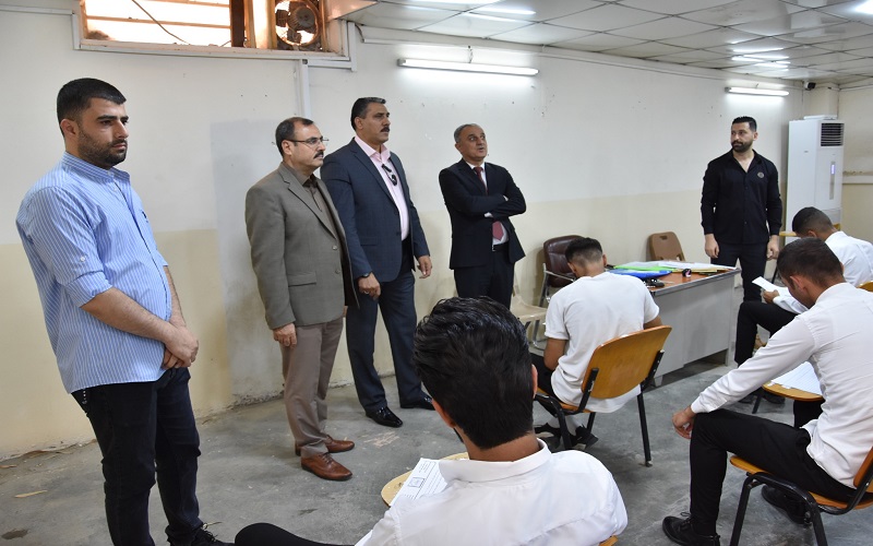لجنة من رئاسة جامعة كركوك تتابع عمل اللجان الامتحانية