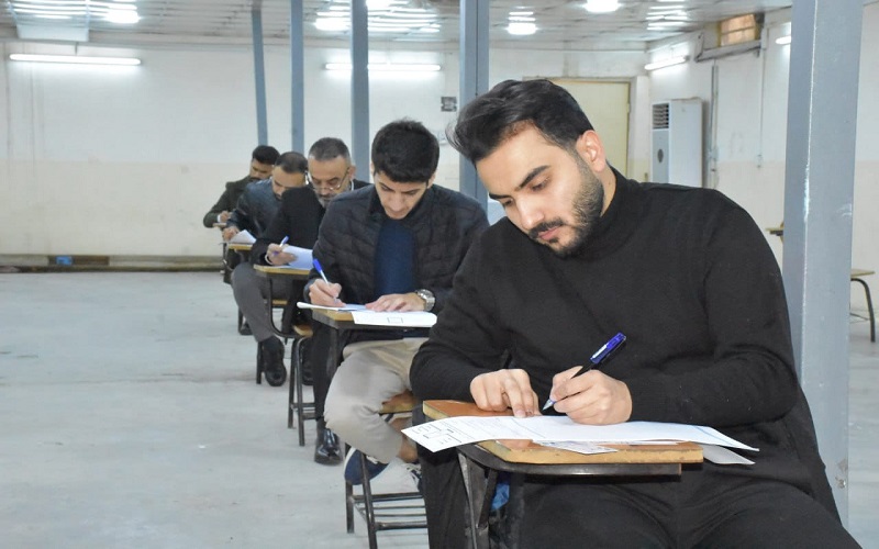 امتحانات الفصل الدراسي الاول لطلبة الدراسـات العليا في كلية التربية البدنية وعلوم الرياضة