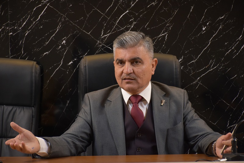 The Administrative Assistant at the College of Physical Education and Sports Sciences holds a meeting for the employees of the divisions and units