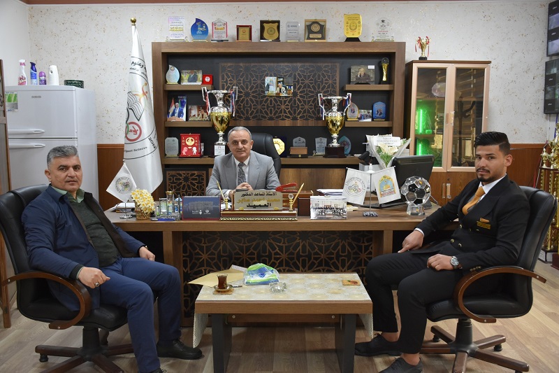 dean of the Faculty of physical education hosted in his office fourth-year  students 