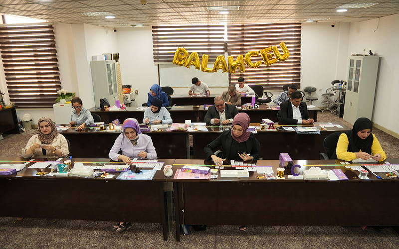 عميد كلية علوم الحاسوب وتكنولوجيا المعلومات مدرب دورة تطبيقية (2)