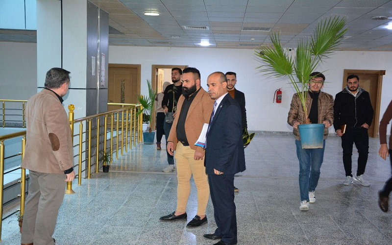 تزامناً مع مبادرة ازرع  كلية علوم الحاسوب وتكنولوجيا المعلومات تنظم حملة لتشجير اروقتها 