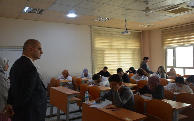 كلية علوم الحاسوب وتكنولوجيا المعلومات تباشر بإجراء الامتحانات النهائية