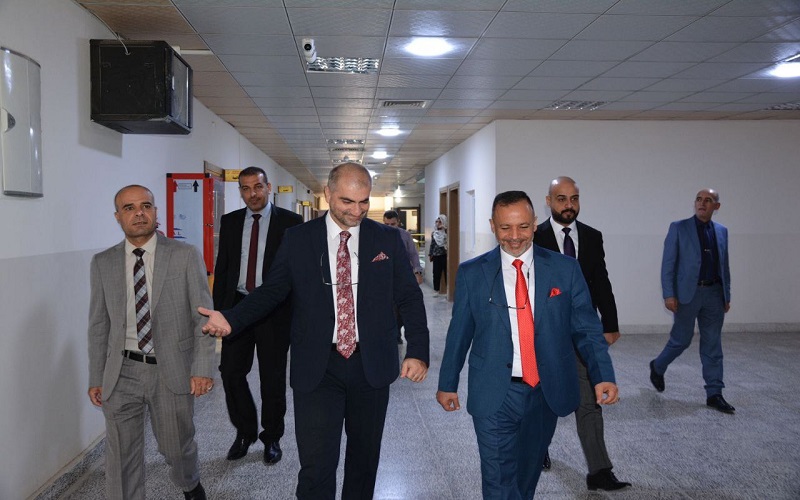 مساعد رئيس الجامعة للشؤون العلمية يتفقد كلية علوم الحاسوب وتكنولوجيا المعلومات 