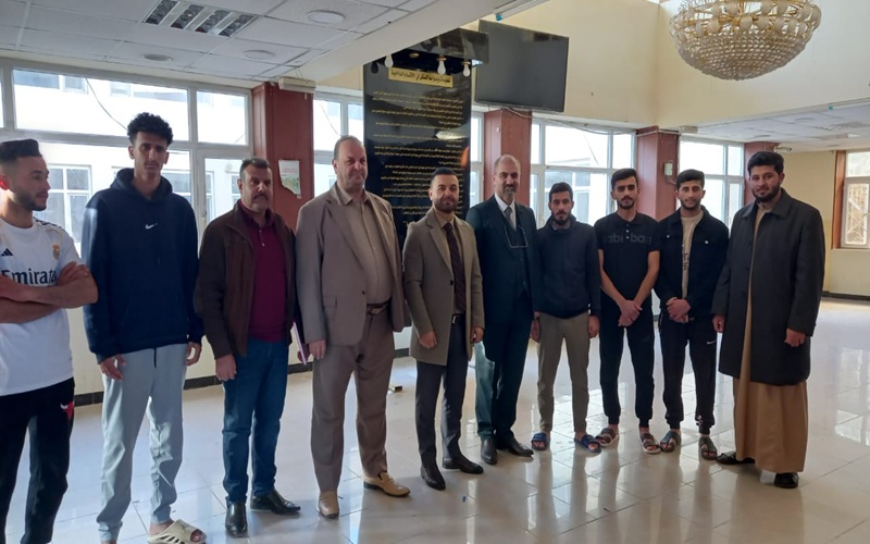 عميد كلية علوم الحاسوب وتكنولوجيا المعلومات يتفقد الأقسام الداخلية