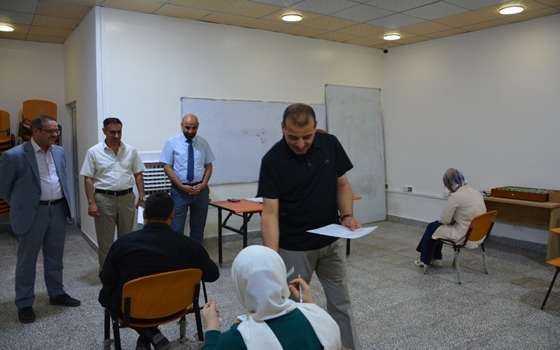 طلبة الدراسات العليا في كلية علوم الحاسوب وتكنولوجيا المعلومات يباشرون أداء امتحانات الدور الثاني