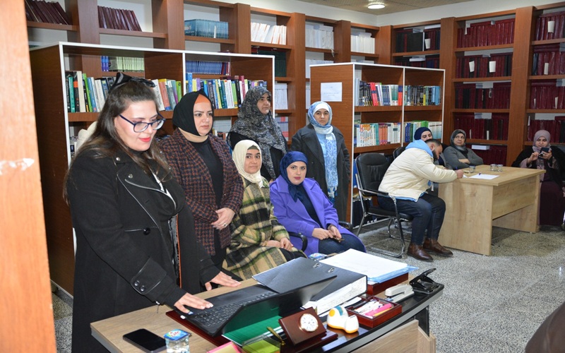 كلية علوم الحاسوب وتكنولوجيا المعلومات تنظم ورشة عمل حول مفاتيح المعرفة في مكتبة الكلية