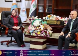 عميد كلية الطب البيطري تقدم التهنئة إلى مساعد رئيس الجامعة للشؤون الادارية 