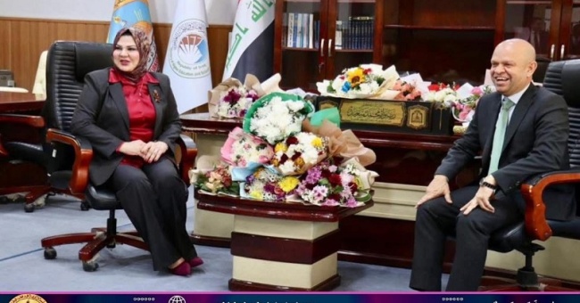 عميد كلية الطب البيطري تقدم التهنئة إلى مساعد رئيس الجامعة للشؤون الادارية 