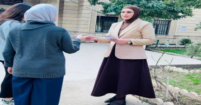 كلية الطب البيطري توزع بروشورات توعوية 