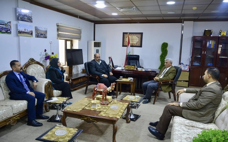 The Dean of the College of Veterinary Medicine receives the President of the Veterinary Doctors Syndicate in Iraq.