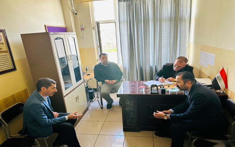 The volunteer work team at the College of Veterinary Medicine makes an inspection visit to the internal departments