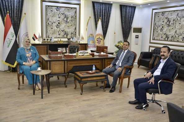 وفد أكاديمي يزور كلية الطب البيطري .