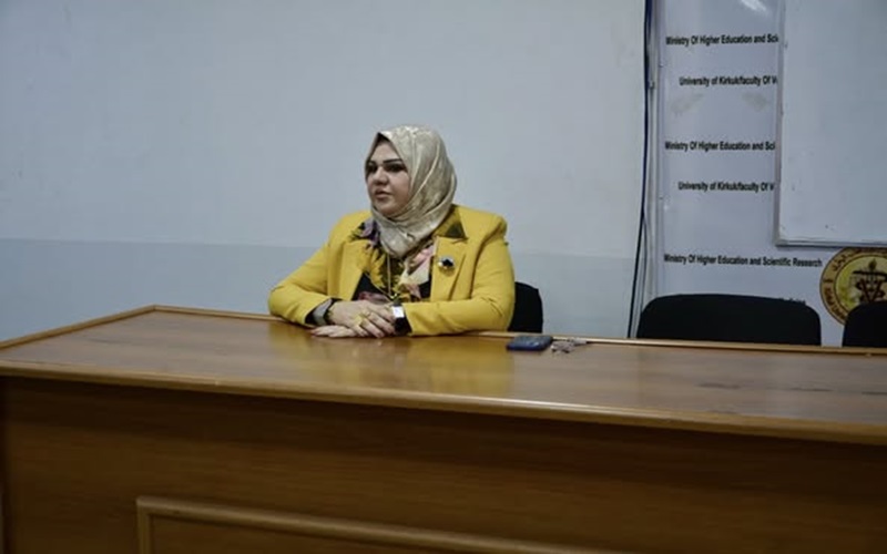  عميد كلية الطب البيطري تحقق اجتماعاً مع الهيئة التدريسية ومنتسبي الكلية .