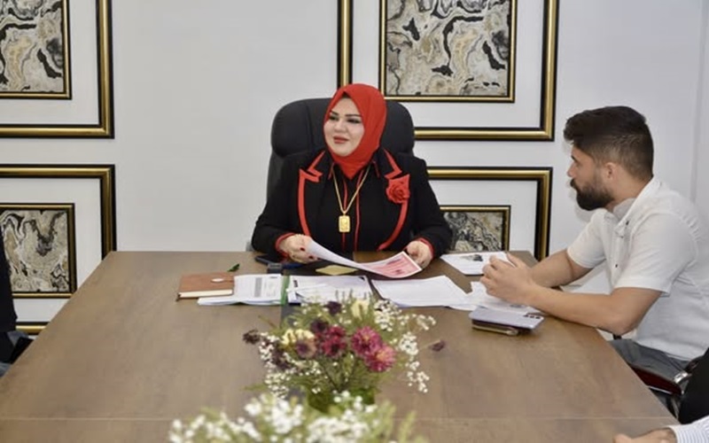 عميد كلية الطب البيطري تحقق اجتماعاً مع الاطباء البيطريين .