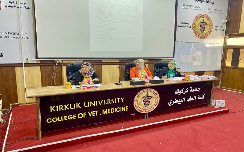 طلبة المراحل المنتهية يناقشون بحوث التخرج