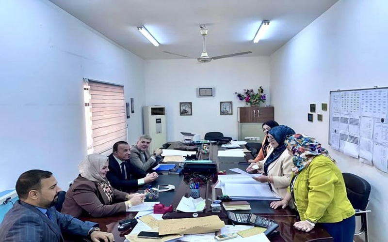 اللجنة المركزية لمتابعة سير الامتحانات تزور الكلية .