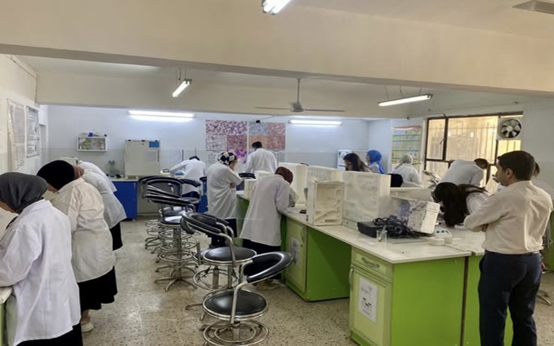  طلبة المرحلة الاولى يؤدون الامتحانات النهائية .