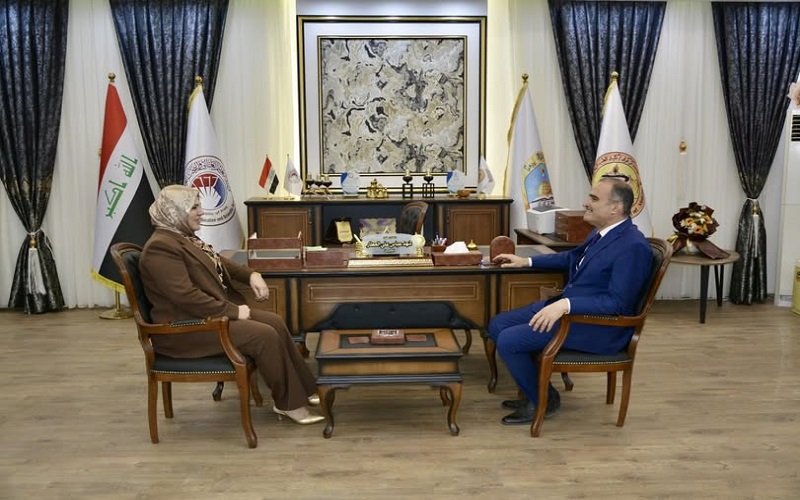 The Dean of the College of Education for Pure Sciences visits the College of Veterinary Medicine.